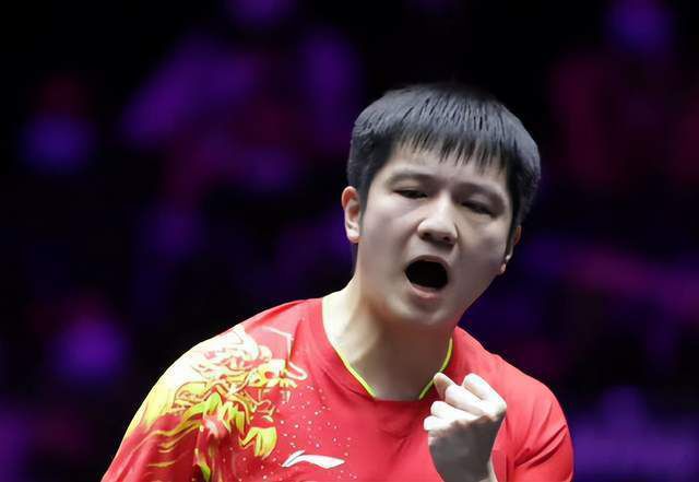 策划、董事长李玮共同来到舞台，与主创共同见证影片上映的重要时刻。