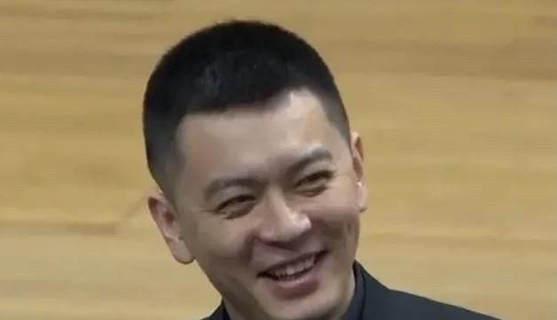 此次，68岁 吴尊现身深圳马拉松助阵 完美身材尽显健身成果 2018-11-26 日前，吴尊现身深圳，以赛事形象大使身份现身南山半程马拉松赛场，为选手加油打气。