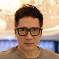 在充满想象力的创作者中，还有一批Z世代的先锋导演正打破规则，挑战全新的电影语言：既有传统叙事的延续，也有现代AI对常规的突破。